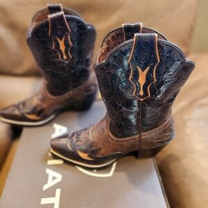 Women's Cowboy boots,  Ariat, size 6.5, brown & black
